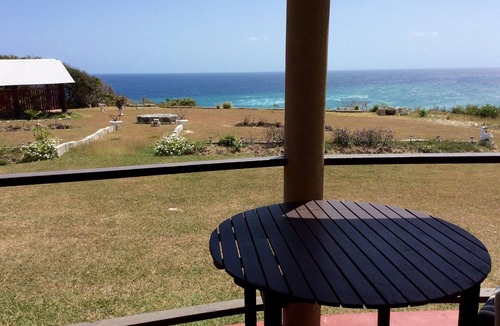Newcastle Apartment | Rustic farmhouse stay with awesome views!