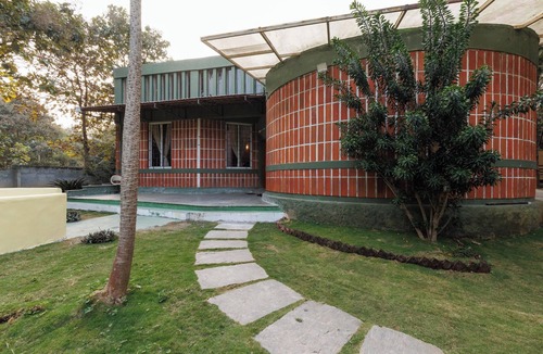 Hosur Villa | Rustic Farmpool