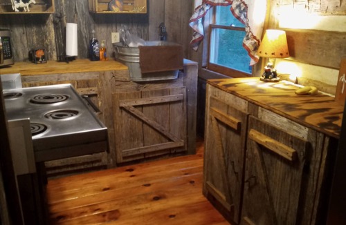 Blue Ridge Mountains Cabin | Rustic fireplace 1800s Log Cabin WIFI TV, Sleeps 8, see details read discounts