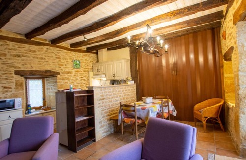Marcillac-Saint-Quentin Cottage | Rustic stone house near Sarlat, garden, 6 pers.