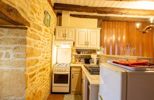 Marcillac-Saint-Quentin Cottage | Rustic stone house near Sarlat, garden, 6 pers.