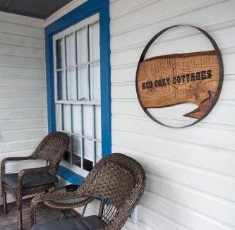 Geneva-on-the-Lake House | "Rustic Getaway A Charming & Cozy Cottage for Two or Four!"