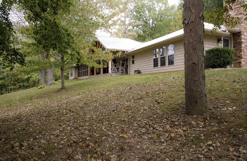Campbellsville House | Rustic Getaway on Knob Creek