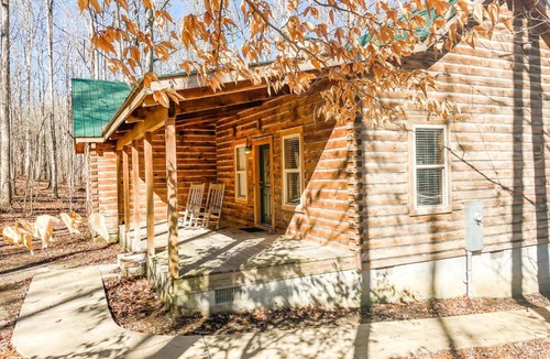 Fort Payne House | Rustic Getaway Tucked Away at Little River Canyon