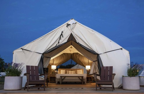 Manhattan Cabin | Rustic Glamping w/Michelin Restaurant & NYC Views