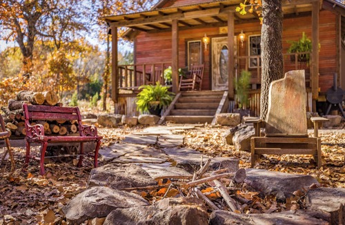 Coleman Cabin | Rustic Grace Cabin near Tishomingo, Oklahoma