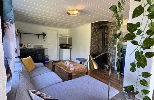 Munkfors Apartment | Rustic Haven Bed and Breakfast -Entire Private Apartment 2km from Klarälvsbanan and Swimming area