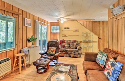 Hayesville Cabin | Rustic Hayesville Cabin w/ Fire Pit & Deck!