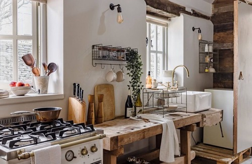 Stow-on-the-Wold House | Rustic Hideaway Cottage (Stow-on-the-Wold), Beautiful Mezzanine Cottage in the heart of Stow