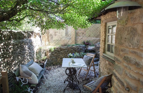 Stow-on-the-Wold House | Rustic Hideaway Cottage (Stow-on-the-Wold), Beautiful Mezzanine Cottage in the heart of Stow