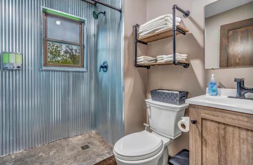 De Soto House | Rustic Hideaway sleeps 4 Hot tub
