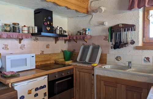Praso Ski Chalet | Rustic Holiday Home “Baita Nido tra i Monti” with Mountain View & Terrace