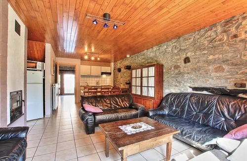 Sainte-Ode House | Rustic holiday home in Sainte-Ode with garden