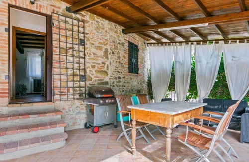 Corciano House | Rustic Holiday Home in Corciano with Swimming Pool