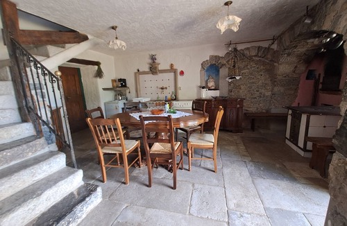 Kras House | rustic holiday house Luin