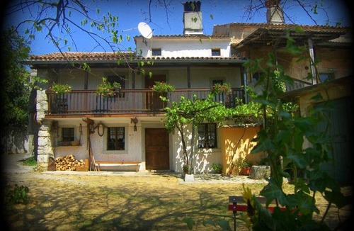 Kras House | rustic holiday house Luin
