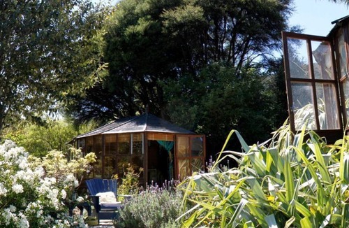 Kenepuru Head RV Rental | Rustic Holiday Rental with Beautiful Views of Kenepuru Sound in South Island