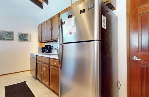 Mammoth Lakes Condo | Rustic Home, Quiet Location. Near Bike Trails & Lakes Basin. Hot Tub On-site