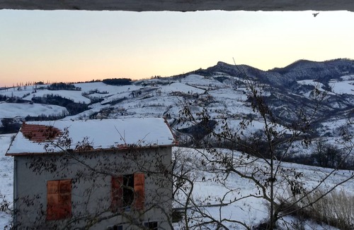 Monte San Pietro House | Rustic house surrounded by greenery - Saltapicchio