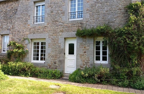 Sartilly-Baie-Bocage Cottage | Rustic house, pets welcome - 4 guests