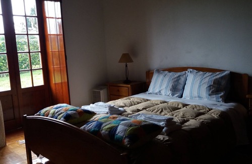 Caloura Cottage | Rustic house with garden