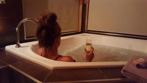 Penguin Bed & Breakfast | Rustic Hut Bush Retreat