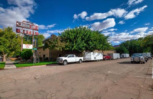 Moab Hotel | Rustic Inn