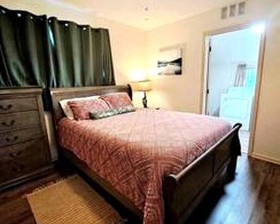 Jefferson House | Rustic Lake Cottage with Fire Pit and Hot-Tub Great for Outdoor Lovers in Texas