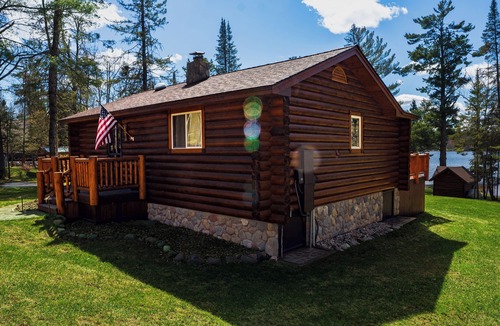 Solon Springs Cabin | Rustic Lake Front Log Cabin: Stunning Sunset Views, Private Dock & Fast WiFi