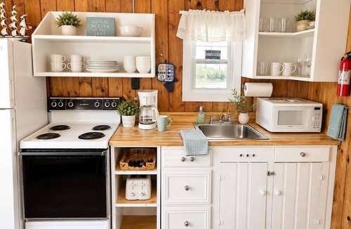 Oscoda Cottage | Rustic Lake Huron Getaway