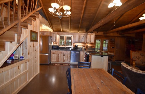 Danbury Cabin | Rustic Lakefront Log Cabin Retreat w/Pontoon included Memorial to Labor Day