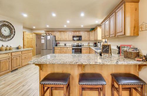Pinetop-Lakeside House | Rustic Lakeside Cabin on 3 Acres w/Nature Views!