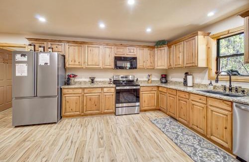 Pinetop-Lakeside House | Rustic Lakeside Cabin on 3 Acres w/Nature Views!
