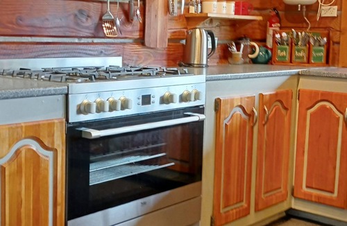 Hamurana Cabin | Rustic Lodge 7 BR Book Now! Summer Holiday Fun!