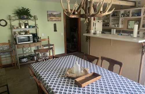 Durango House | Rustic Lodge in the Animas Valley. 5 minutes to Durango, 15 minutes to Purgatory