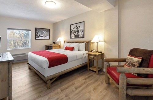Iron Mountain Hotel | Rustic Lodge w/Heated Pool & Ski-in/Ski-out Access & Golfing- Perfect Retreat!