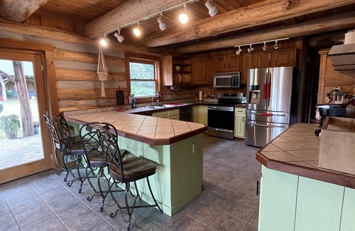 Mars Hill Cabin | Rustic log cabin~ HOT TUB~ Breathtaking mountian views near Hatley Point