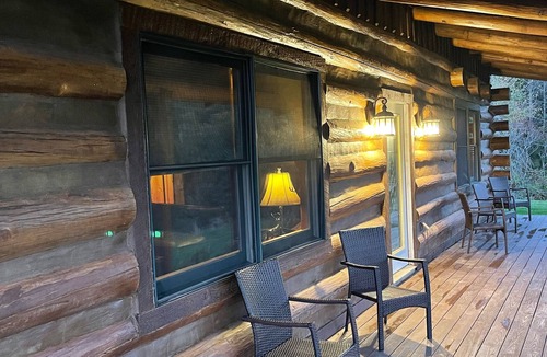 Mars Hill Cabin | Rustic log cabin~ HOT TUB~ Breathtaking mountian views near Hatley Point