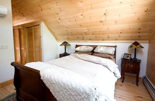 Olivebridge House | Rustic Log Cabin in the Catskills, Upstate New York