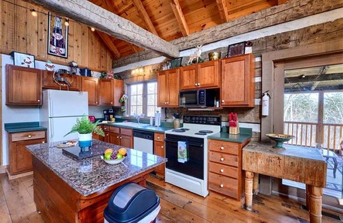 Logan House | Rustic Log Cabin Rental in Logan, Ohio, for Dreamy Glamping Stays in Hocking Hills