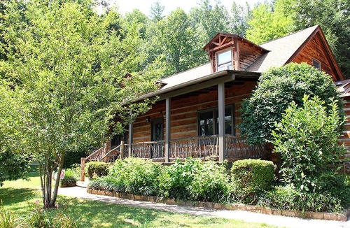 Clyde Cabin | Rustic Log Cabin Rental with a Hot Tub near Asheville, North Carolina