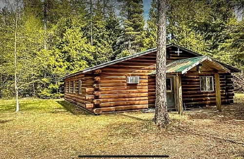 Boundary County Cabin | Rustic log cabin