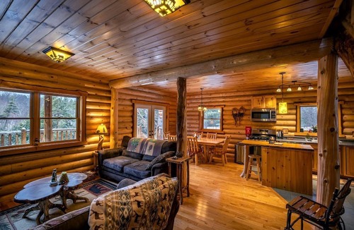 Wilmington Cabin | Rustic Log Cabin with Jacuzzi Bathtub in the Adirondack Mountains, New York