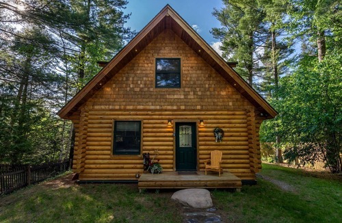 Wilmington Cabin | Rustic Log Cabin with Jacuzzi Bathtub in the Adirondack Mountains, New York