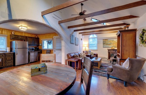 Green Mountain Falls Cottage | Rustic Log Cabin w/Studio ~ 5 Mi to Pikes Peak!