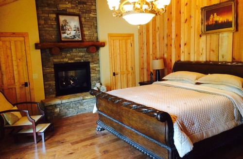 Lakeside Cabin | Rustic Luxurious Lodge in Arizona's White Mountains