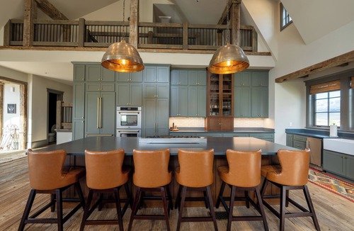 Livingston House | Rustic Luxury Barn Retreat in Pray, Montana – Family & Pet Friendly