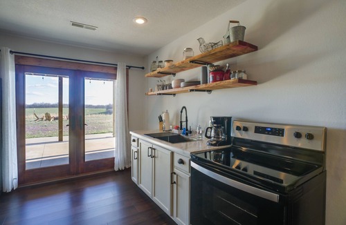 Greenfield Apartment | Rustic Missouri Vacation Rental w/Hill Views!