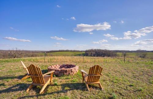 Greenfield Apartment | Rustic Missouri Vacation Rental w/Hill Views!