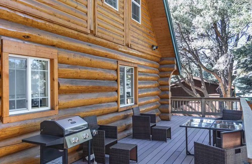 Pine Mountain Club Cabin | Rustic, Modern Log Cabin Cozy 3 Bedroom Retreat